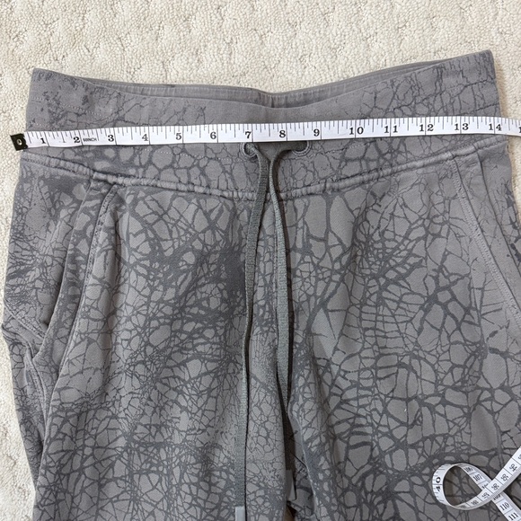 Lululemon Women’s Warm Down Jogger *7/8 Length, Size 6. - Picture 5 of 7
